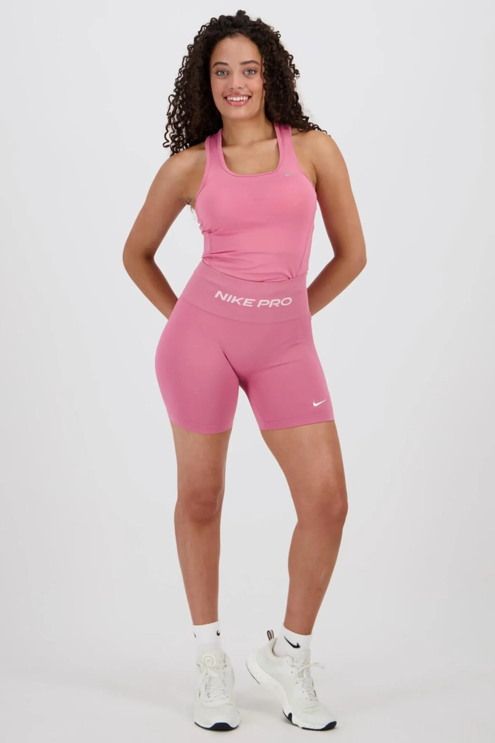 Nike Pro eae