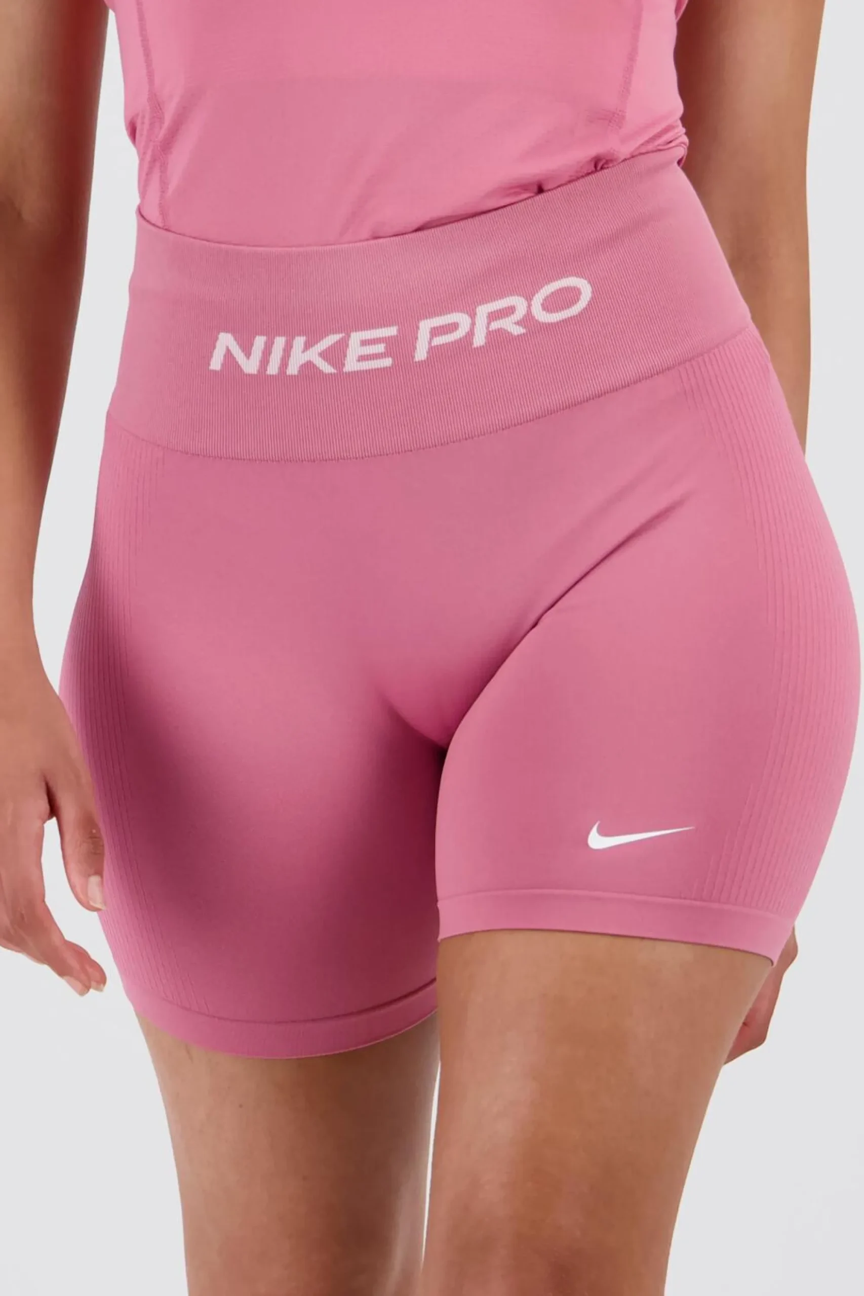 Nike Pro eae