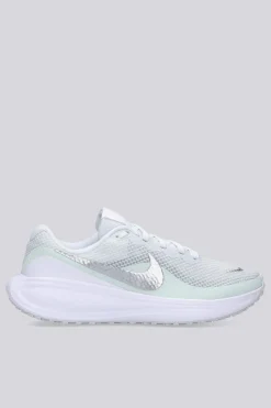 Nike Revolution 8