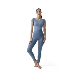 Born Living Yoga outien Jade