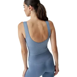 Born Living Yoga outien Jade