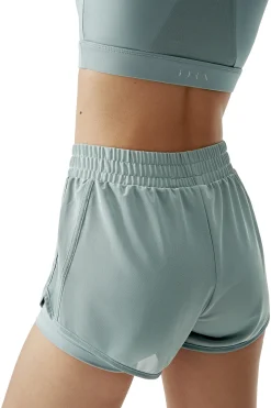 Born Living Yoga outien Pada