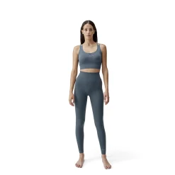 Born Living Yoga outien Feinino Keren